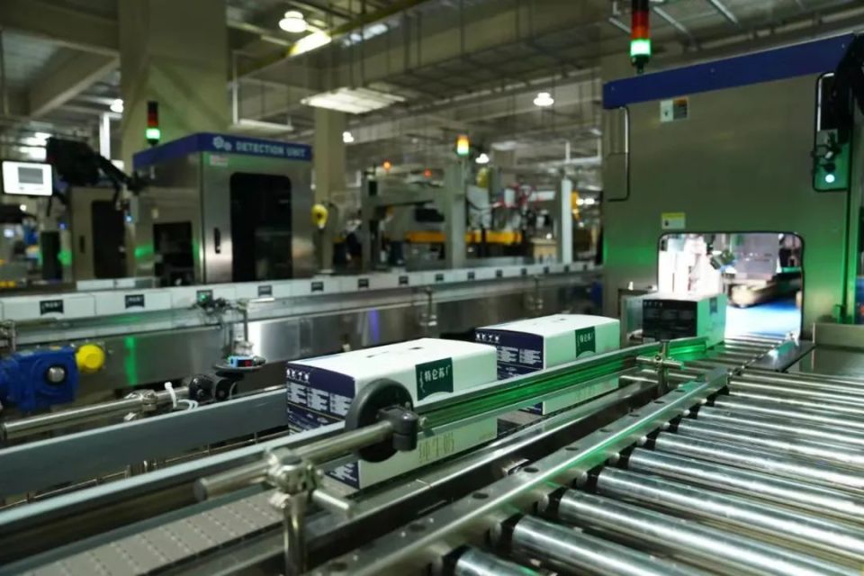 解碼蒙牛寧夏超級(jí)工廠 探尋“高科技、高效能、高質(zhì)量”背后的綠色新質(zhì)生產(chǎn)力